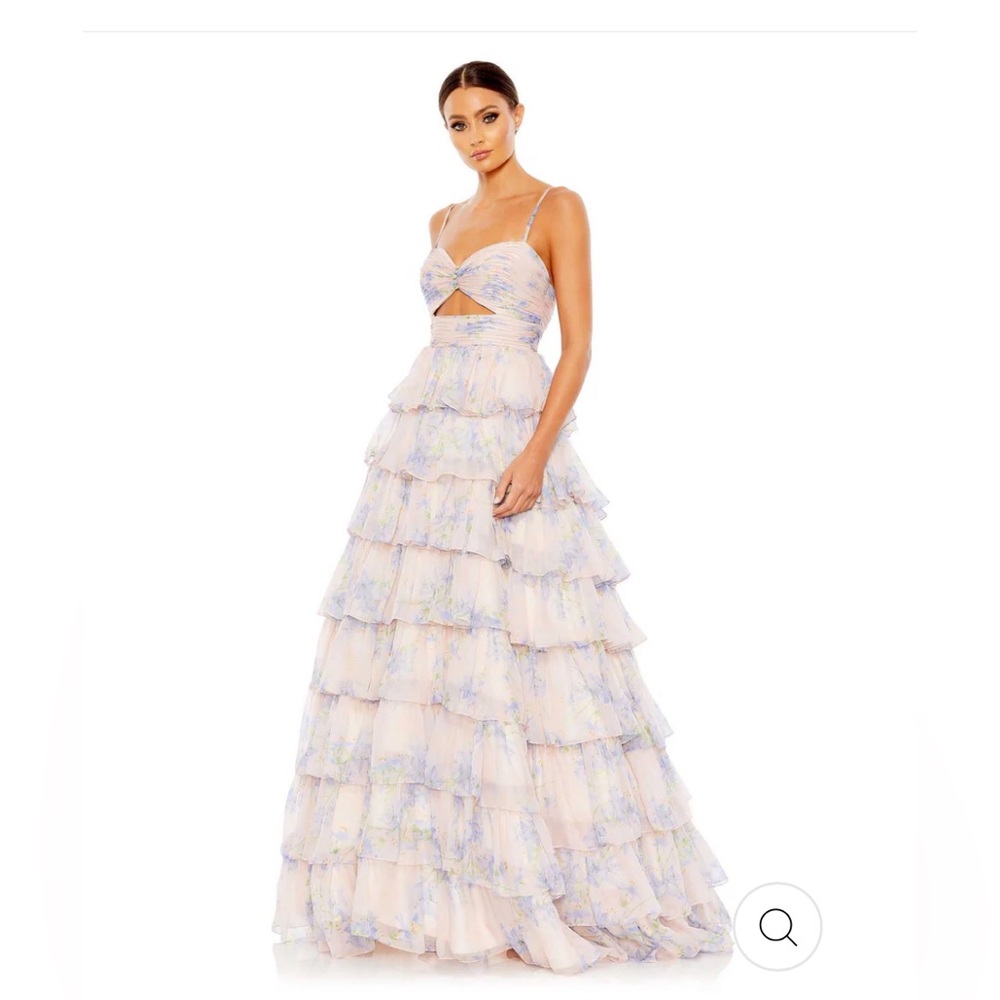 Mac Duggal dress: beautiful for weddings, proms, and special events! Fits 4-6!